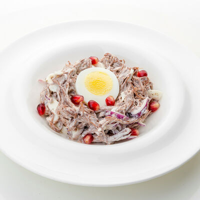 Салат Гнездо перепелки в Хинкальная Кацо по цене 250 ₽