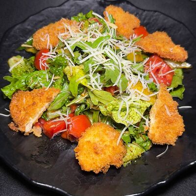 Салат с хрустящей курицей в Мёд по цене 2695 ₸