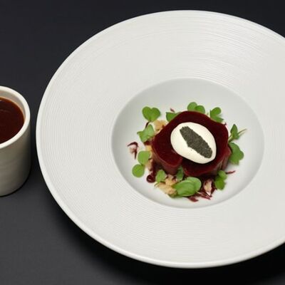 Борщ с уткой и с вуалью из свеклы в Кабуки по цене 790 ₽