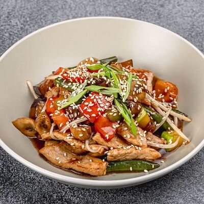 Свинина с овощами и соусом Терияки в Pizza Lavka по цене 549 ₽