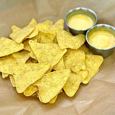 Чипсы начос и 2 соуса на выбор в Мексиканская кухня Altaco по цене 520 ₽