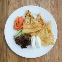 Блины с лососем в Bro Bakery