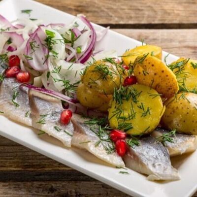 Сельдь с картофелемв Lariote по цене 660 ₽