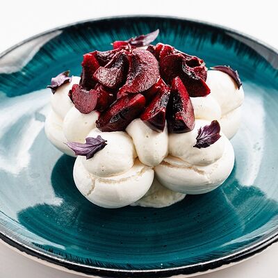 Павлова с ягодами в Причал по цене 420 ₽