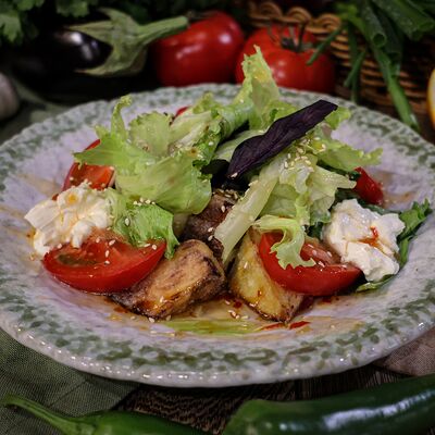 Салат с хрустящими баклажанами в Мзиани по цене 640 ₽