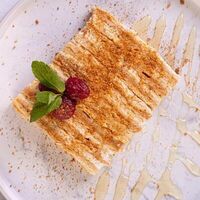 Десерт Медовик в Лобби бар