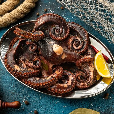 Варёный осьминог с тимьяном и бальзамическии уксусом в Моя Раковарня по цене 7670 ₽
