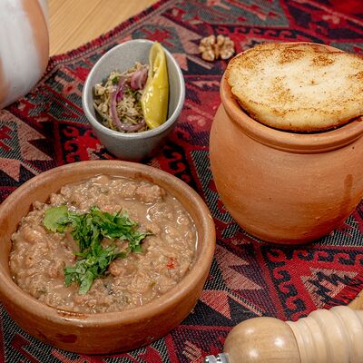 Лобио в горшке в Хинкальная 63 по цене 450 ₽