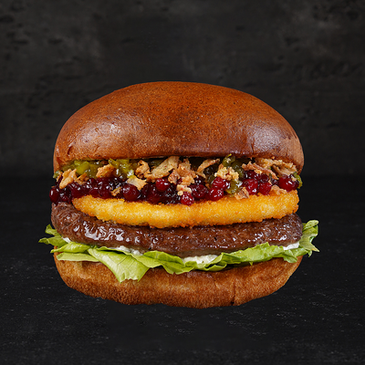Бургер Брусничный в Магбургер & Братья Караваевы по цене 540 ₽