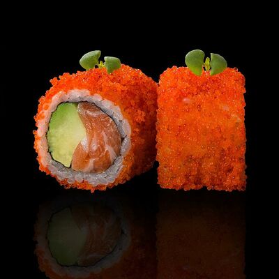 Калифорния с лососем в Koi sushi bar по цене 1150 ₽