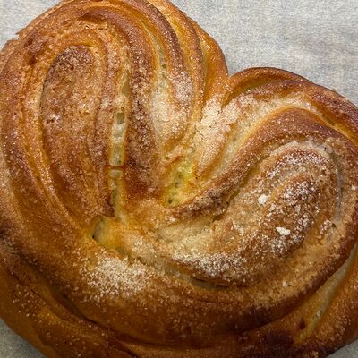 Булочка Московская 1 шт в Kontrast Bijou по цене 65 ₽