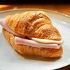 Сэндвич Круассан с ветчиной и соусом тартар в Маленькая пекарня Журавлевых по цене 550
