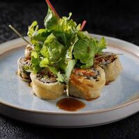 Тёплый ролл с креветкой в Medusa by Novikov