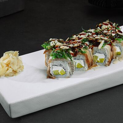 Ролл с угрем и чукой в Интонация по цене 820 ₽