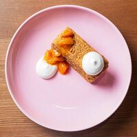 Медовик с абрикосовым вареньем в Горячо