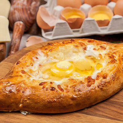 Хачапури по-аджарски в Пряности & Радости на Московском по цене 470 ₽