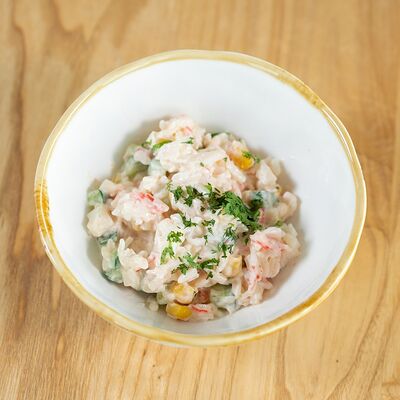 Салат с крабовыми палочками в Тутла столовая по цене 129 ₽
