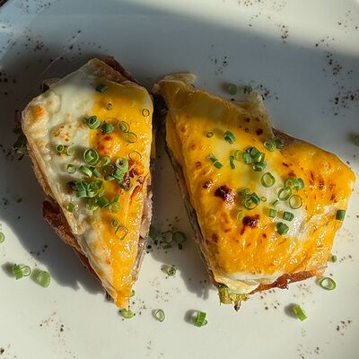 Гриль-чиз с беконом и шампиньонами в MeatBarrique по цене 850 ₽