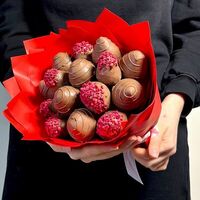 Букет из клубники в шоколаде Краски в MCakes - торты и десерты