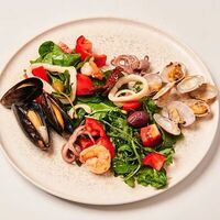 Салат с морепродуктамив Не только макароны