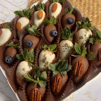 Клубника в шоколаде Ореховый джаз М в Jannat berry по цене 3299 ₽