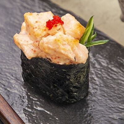 Гункан с лососем в 7 небо по цене 180 ₽