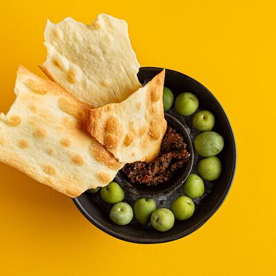 Оливки с тапенадом из маслин и оливок в Matteos по цене 360 ₽