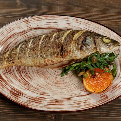 Сибас с микс-салатом и оливками грильв Гастробар Феллини по цене 1400 ₽