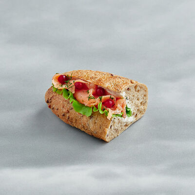 Сэндвич с лососем половина в Буше по цене 300 ₽