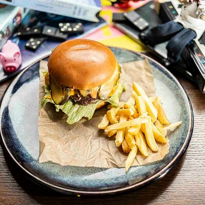 Бургер Старушка Пигги в Элли Лагер по цене 1090 ₽