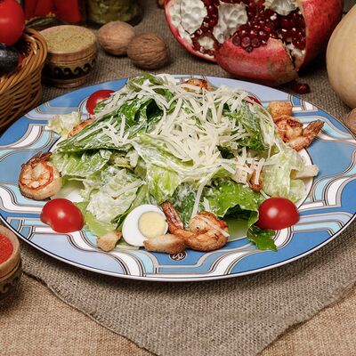 Цезарь с тигровыми креветками в Кавказский аппетит по цене 530 ₽