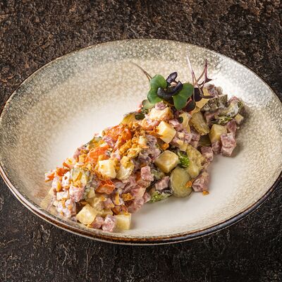 Оливье по-домашнему в Мираж по цене 250 ₽