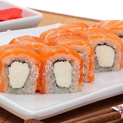 Ролл Филадельфия классика в Sushiwoker по цене 680 ₽