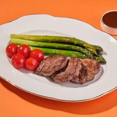 Медальоны из говядиныв Lobby по цене 1850 ₽