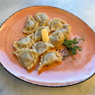 Пельмени с говядиной и копченым сыром в Пойду Поем по цене 480 ₽