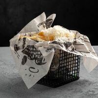Картофель фри с трюфельным маслом и пармезаном в SB Burgers
