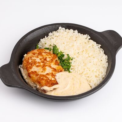 Зраза куриная под сливочно-перечным соусом с рисом в IPPIN - Fusion Panasia по цене 325 ₽