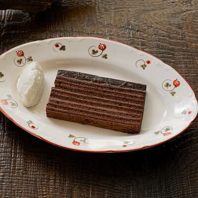 Шоколадный торт с кремом маскарпоне в Гусь в яблоках по цене 690 ₽