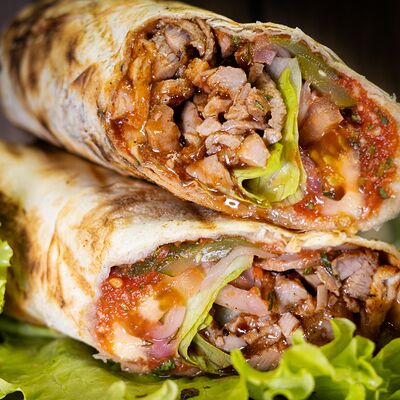 Шаурма с реберным мясом в УГОЛЬ&МЯСО по цене 570 ₽