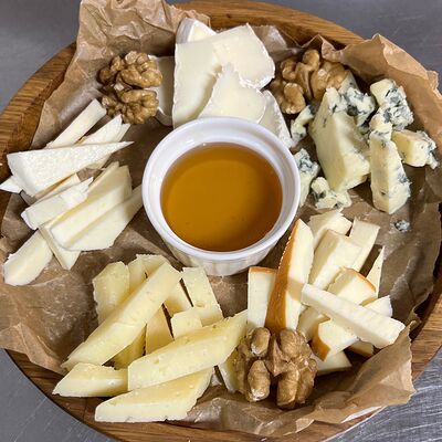 Ассорти сыров в Орида по цене 1100 ₽