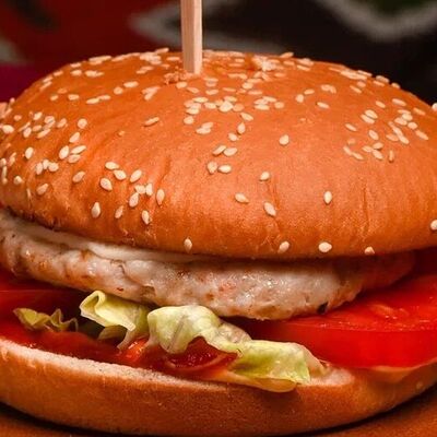 Чикенхит бургер с куриной котлетой в ШАШЛЫК & BBQ по цене 720 ₽