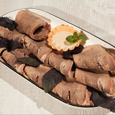 Отварной говяжий язык с хреном в Троя по цене 890 ₽