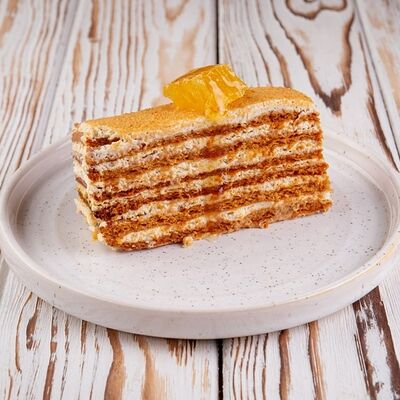 Медовик сметанный в Тут харчо по цене 445 ₽