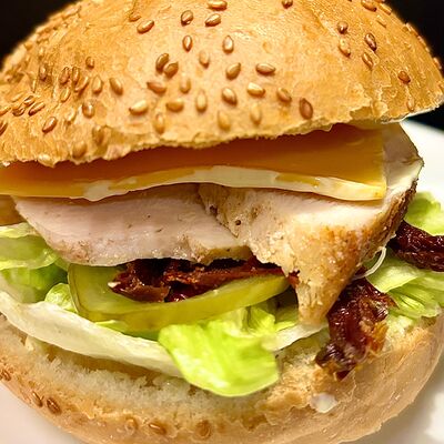 Сэндвич с курицей (стандарт) в Nook Coffee по цене 500 ₽