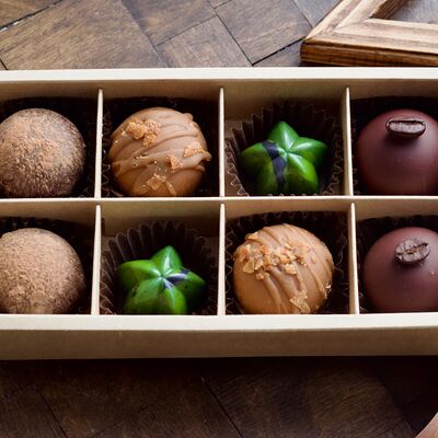 Набор шоколадных конфет на 23 февраля в Chocoton по цене 1400 ₽