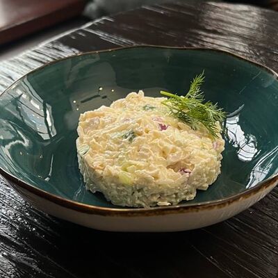 Салат с кальмаром и рисом в Длинный нос по цене 220 ₽