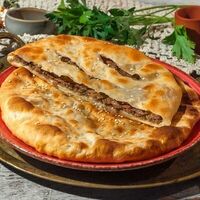 Грузинский пирог Кубдари в Кацо