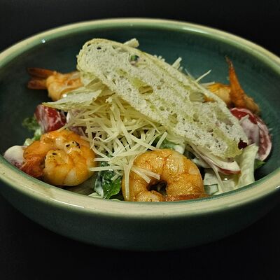 Цезарь с креветками в Байский по цене 870 ₽