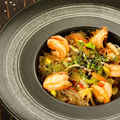 Фунчоза с тигровыми креветками, яйцом и овощами в Огохого по цене 790 ₽