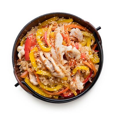 Wok с курицей и овощами в Уми Суши по цене 595 ₽